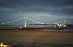 大蔵海岸から見える明石海峡大橋