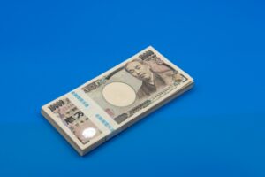 札束で10cmを測る