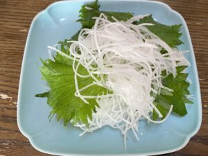 刺身に添えられている大根の千切りの役割
