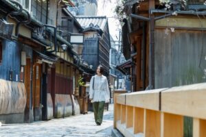 観光地で食べ歩きが許容される理由