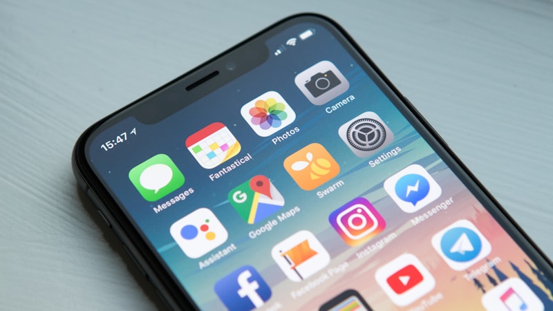 スマホのホーム画面をすっきり整理する方法｜見やすく使いやすい配置のコツをやさしく解説