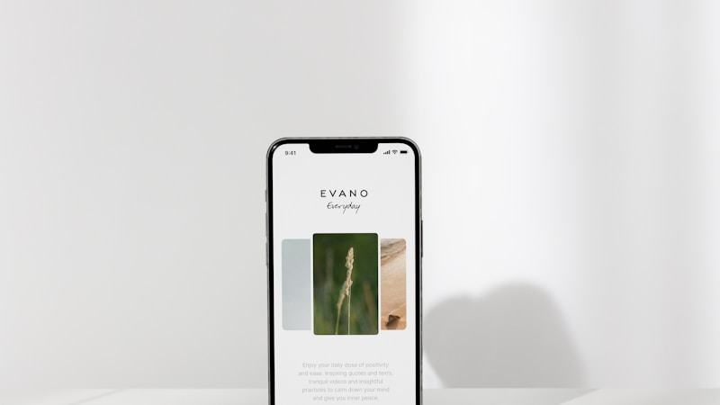 スマホのホーム画面をすっきり整理する方法｜見やすく使いやすい配置のコツをやさしく解説