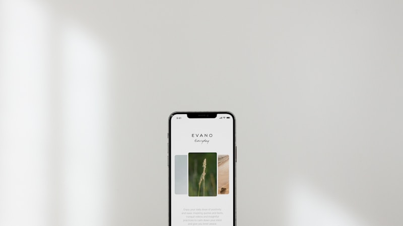 スマホのホーム画面をすっきり整理する方法｜見やすく使いやすい配置のコツをやさしく解説