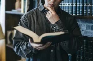 「欠る」の反意語は何か？