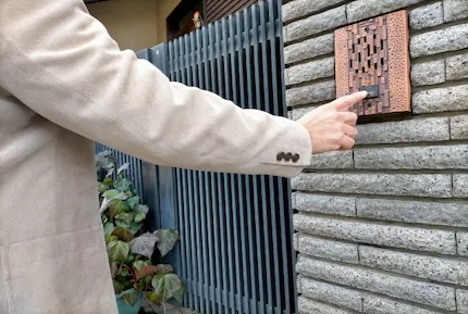 「新居へ引っ越した後、テレビ局の料金回収員がよく訪れる理由」