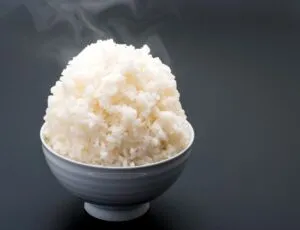 おかわりと大盛り、特盛りとの違い