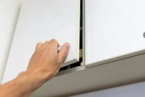 部屋にゴキブリが潜んでいるかどうかの確認方法