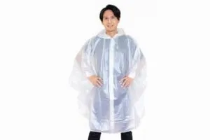 全身を覆うレインコートを着用する