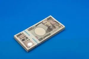 札束で10cmを測る