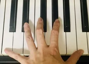 1オクターブ開く手