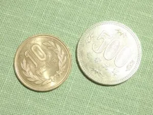 10円玉と500円玉で10cmを測定