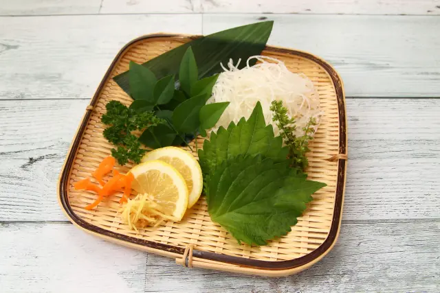 つま