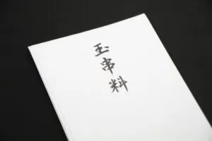 祈祷時の奉納金と一般的な額について