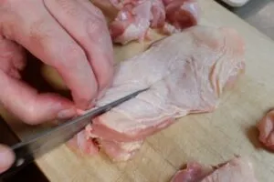 鶏肉の鮮度と風味を保つための適切な前処理方法