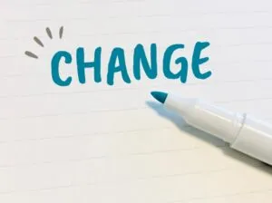 ビジネスコミュニケーションにおける「せこい」「ケチ」の適切な言い換え