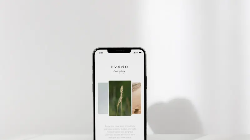 スマホのホーム画面をすっきり整理する方法｜見やすく使いやすい配置のコツをやさしく解説